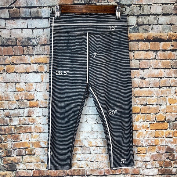 Under Armour Striped Crop Leggings - Picture 5 of 5
